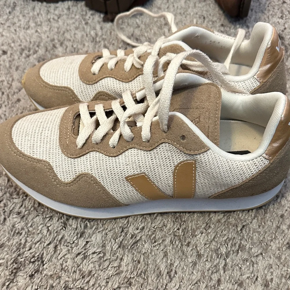 Veja Women's Beige & Cream Retro Runner Sneakers - Picture 1 of 3